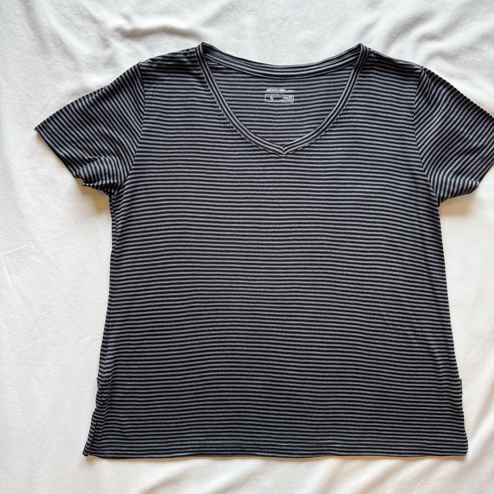 Eddie Bauer Black and Gray V Neck Short Sleeve T-Shirt Size XS